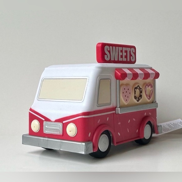 Playground Valentines LED Light Up Telephone Booth & Sweets Car Figural Set - Picture 4 of 10